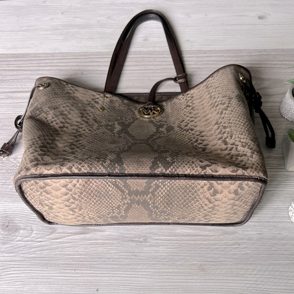 MICHAEL KORS jet set reversible brown logo snake print tote - Picture 12 of 16